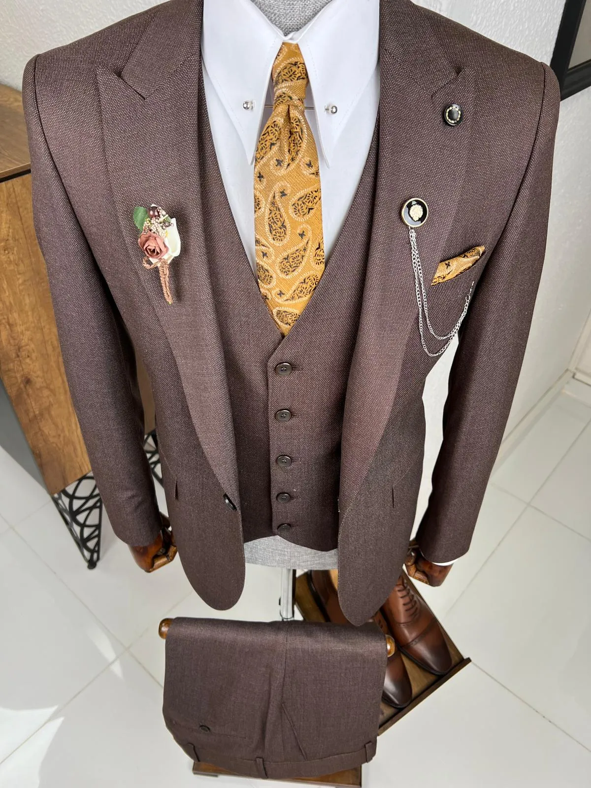 Bojoni Veneta Slim Fit High Quality Brown Woolen Suit