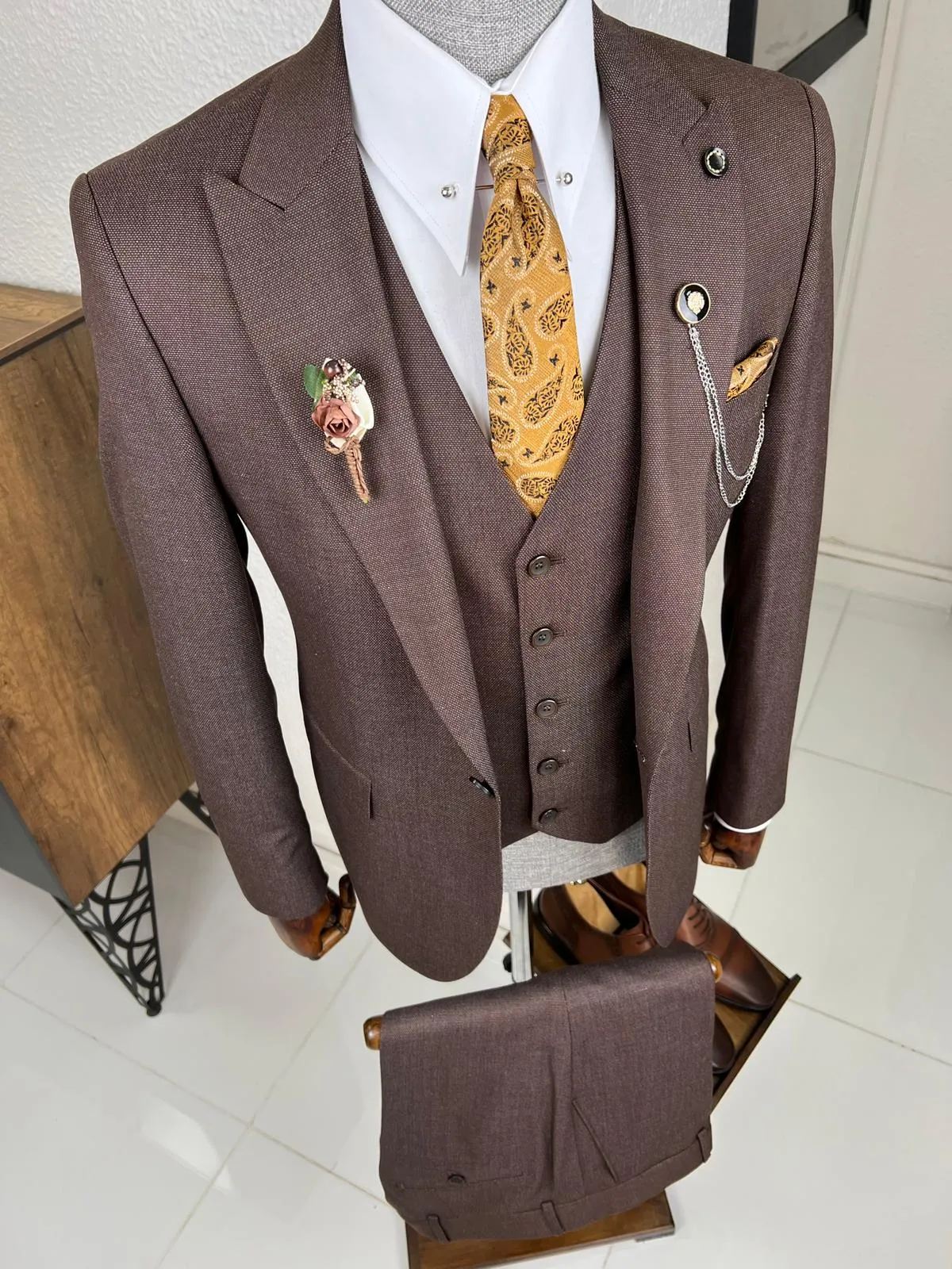 Bojoni Veneta Slim Fit High Quality Brown Woolen Suit