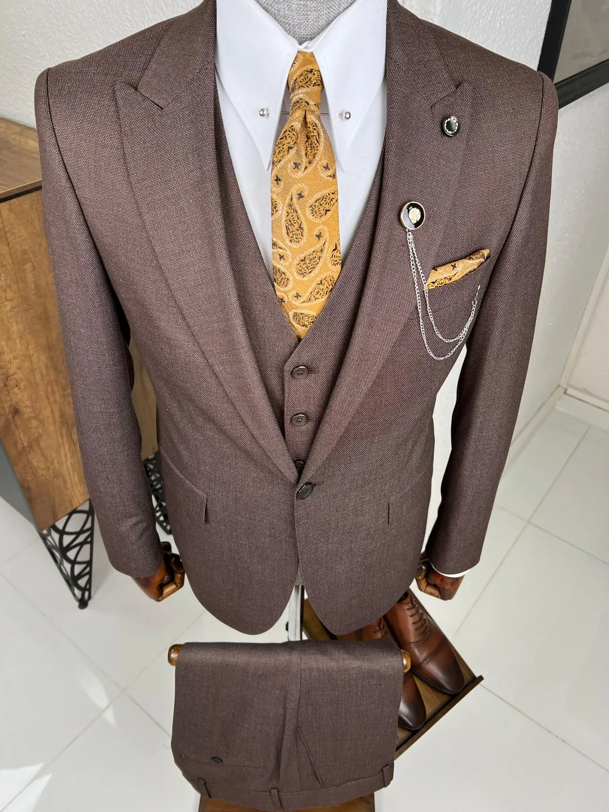 Bojoni Veneta Slim Fit High Quality Brown Woolen Suit