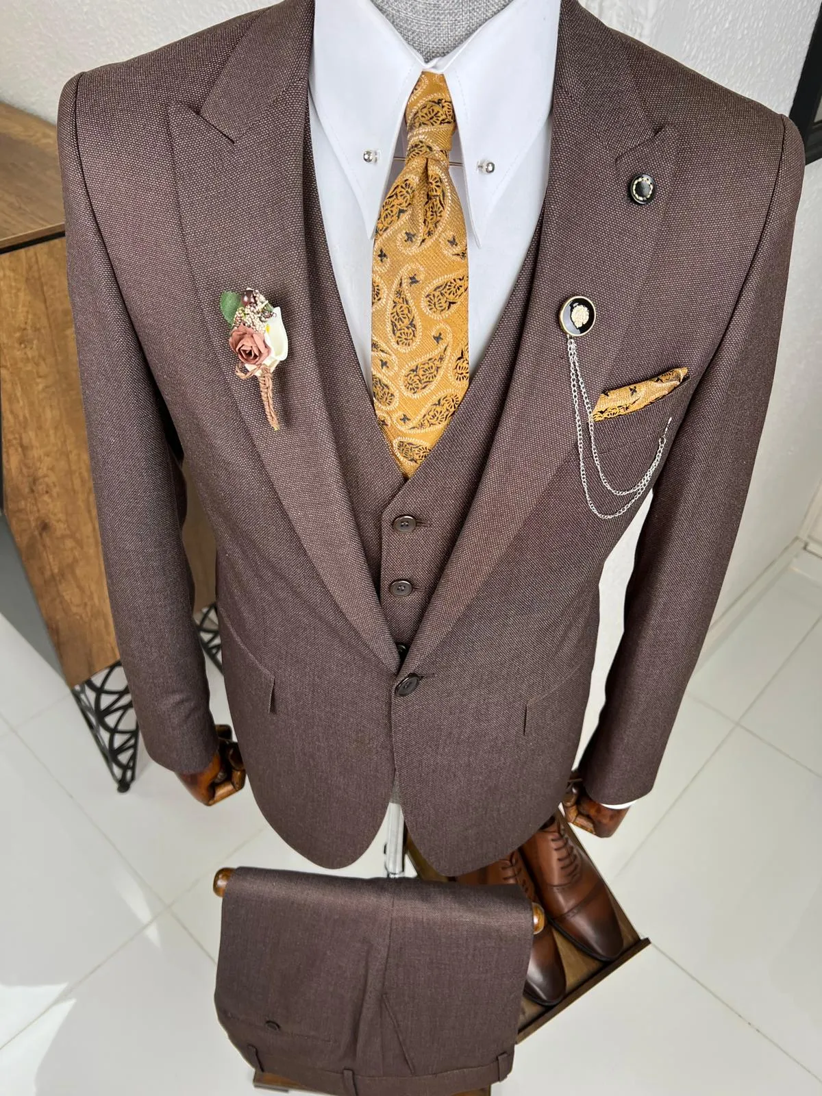 Bojoni Veneta Slim Fit High Quality Brown Woolen Suit