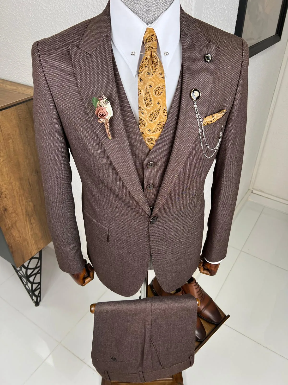 Bojoni Veneta Slim Fit High Quality Brown Woolen Suit