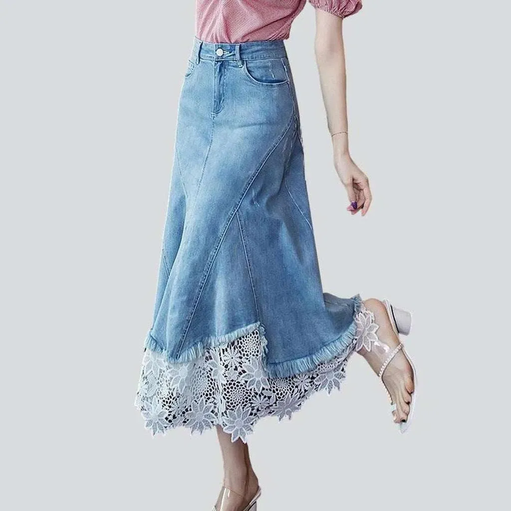 Denim skirt embroidered with lace