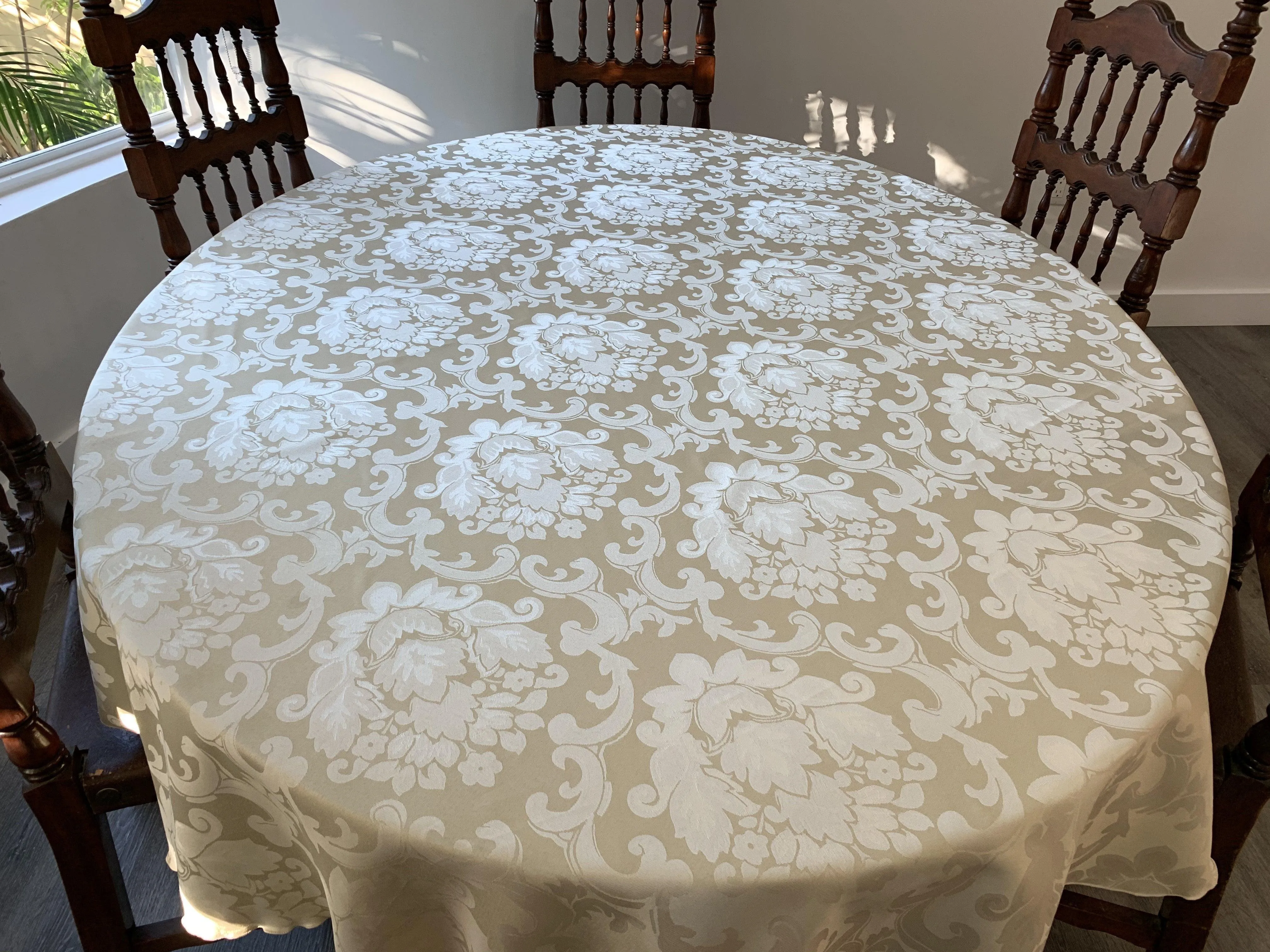 Ludwig Damask Oval Tablecloth